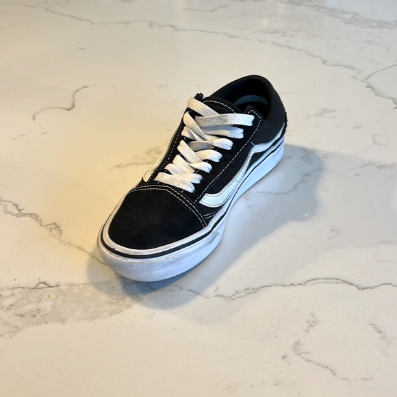 Gently used black and white classic lace up Vans size 5.5 in US women - Picture 2 of 5